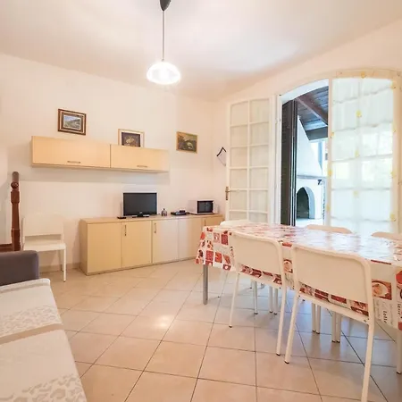 Agenzia Vear - Osti 100 بيت للعطل